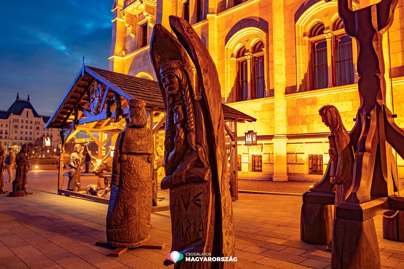 2500 méternyi fényfüzér és 16 ezer LED ragyog az Ország Karácsonyfáján