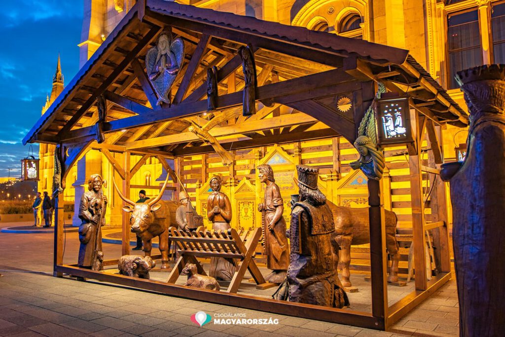 2500 méternyi fényfüzér és 16 ezer LED ragyog az Ország Karácsonyfáján