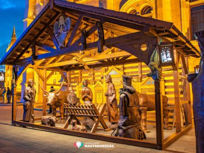 2500 méternyi fényfüzér és 16 ezer LED ragyog az Ország Karácsonyfáján