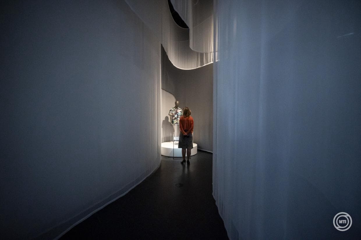 Freddie Mercury Budapesten: különleges kiállítás idézi meg a Queen legendás énekesét