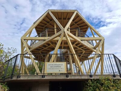 Különleges gömbkilátóból nyílik panoráma Budapestre a Hármashatár-hegyen