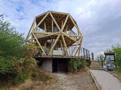 Különleges gömbkilátóból nyílik panoráma Budapestre a Hármashatár-hegyen