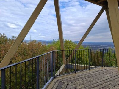 Különleges gömbkilátóból nyílik panoráma Budapestre a Hármashatár-hegyen